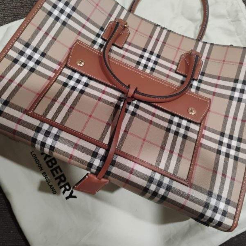 Brand New With tags on it still never worn burberry toto Freya - Picture 8 of 8